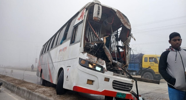 ঘন কুয়াশা: রংপুরে সকালেই সড়কে ঝরল ৫ জনের প্রাণ